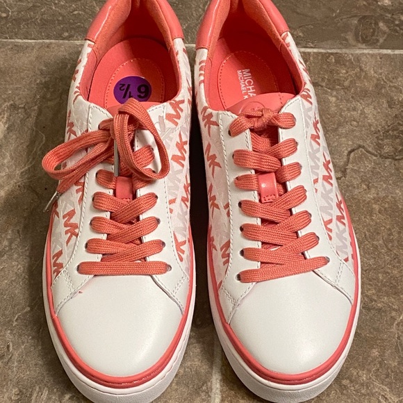 MICHAEL Michael Kors logo printed
Chapman Platform Sneakers - Picture 3 of 12